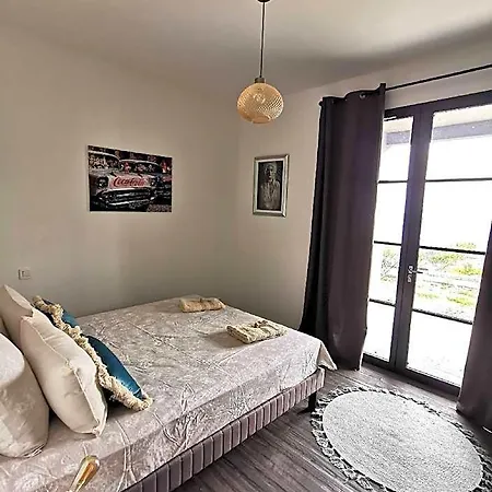 Casa Lunga In Erbalunga - A Stones Throw From The Brando